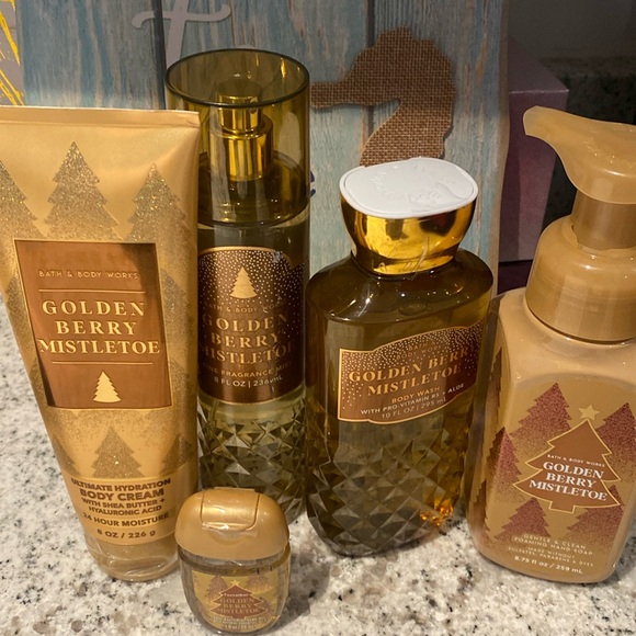 COPY - Bath and Bodyworks goldenberry mistletoe Gift Set Combo - Picture 2 of 4